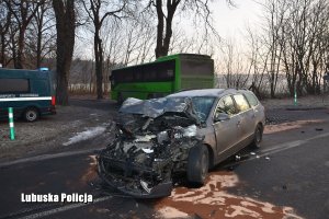 przód pojazdu marki volkswagen po zdarzeniu