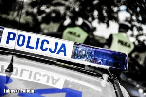 belka na dach radiowozu z napisem policja