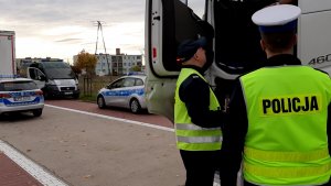 Inspekcja Transportu Drogowego i Policja kontrolują ciężarówkę