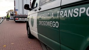 Inspekcja Transportu Drogowego i Policja kontrolują ciężarówkę