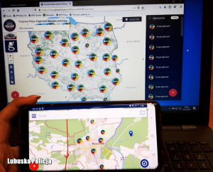 monitor komputera oraz telefonu na którym włączona jest krajowa mapa zagrożeń bezpieczeństwa