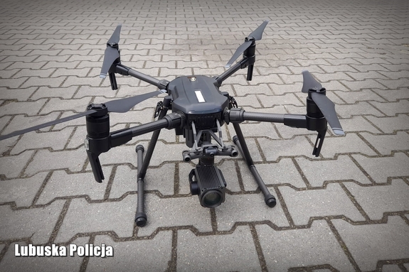Policyjne działania „drogówki” z wykorzystaniem drona