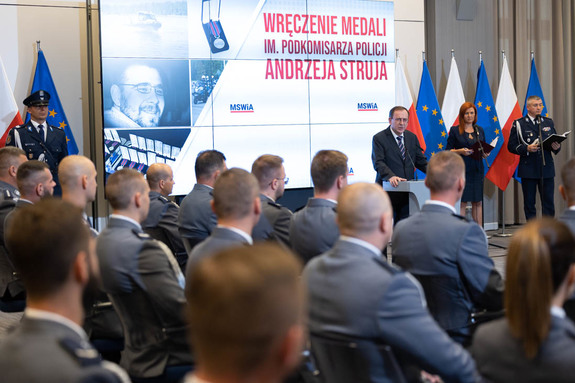„...NAWET Z NARAŻENIEM ŻYCIA" - lubuscy policjanci uhonorowani medalem imienia podkomisarza Policji Andrzeja Struja