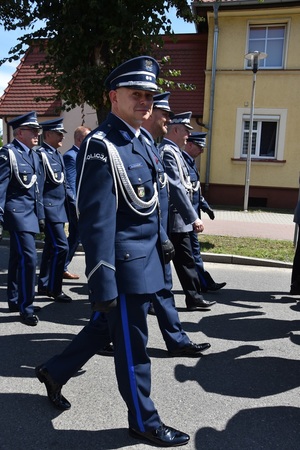 Policjanci w przemarszu