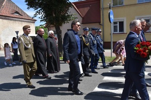 Przemarsz gości z okazji Powiatowych Obchodów Święta Policji