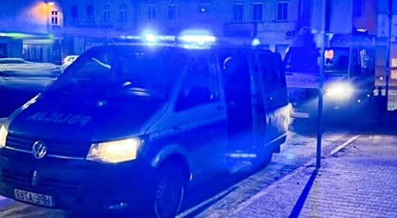 Doświadczenie policjantów nie zawiodło – Ratunek dla starszej kobiety nadszedł na czas. Jej życiu już nic nie zagraża