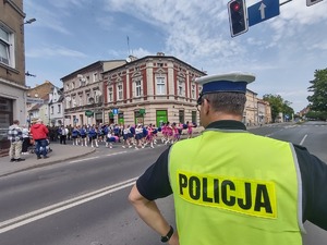 Uroczystości 3 majowe, poczet sztandarowy, przemarsz, składanie kwiatów pod pomnikiem oraz zabezpieczenie trasy przemarszu