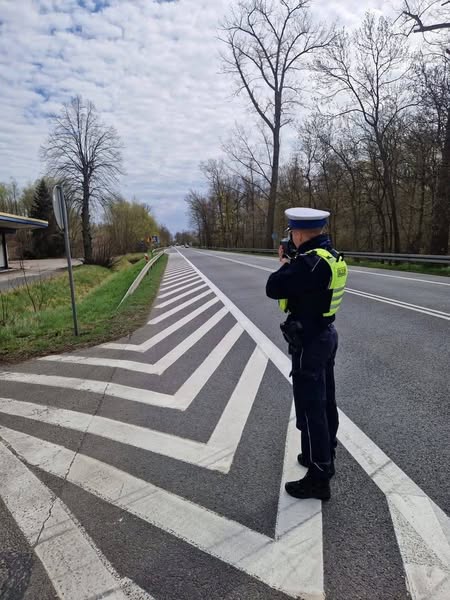 Świebodzińscy Policjanci czuwają nad bezpiecznym powrotem z długiego weekendu 