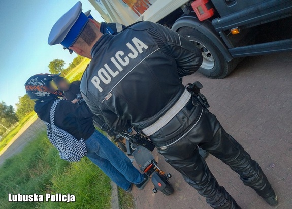 Bezpieczeństwo ponad wszystko - hulajnogi elektryczne pod okiem policjantów