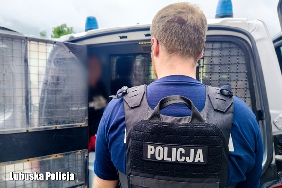 Podejrzany o rozbój błyskawicznie zatrzymany przez policjantów
