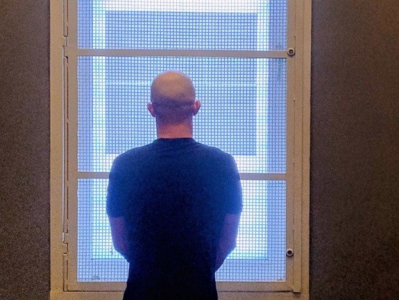 29-latek z dożywotnim zakazem i środkami odurzającymi dwukrotnie zatrzymany przez policjantów