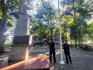 Policjanci w rejonie szkół w czasie apeli na rozpoczęcie roku szkolnego