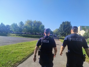 Policjanci w rejonie szkół w czasie apeli na rozpoczęcie roku szkolnego