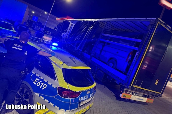 Świebodzińscy policjanci odzyskali skradzione w Niemczech busy i zatrzymali podejrzanego