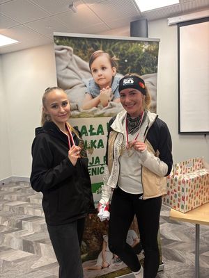 dziewczyny na akcji charytatywnej