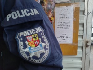 Policjanci i strażacy kontrolują punkty sprzedaży fajerwerków