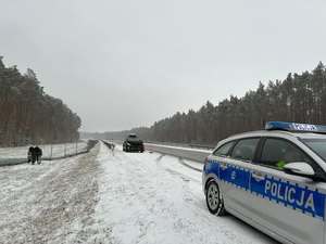 trudne warunki na drogach śnieg kolizje