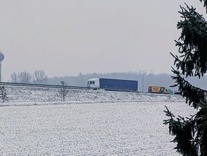 trudne warunki na drogach śnieg kolizje