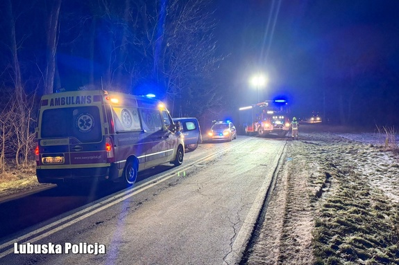 Zima nie odpuszcza – kierowcy i piesi, zachowajcie ostrożność