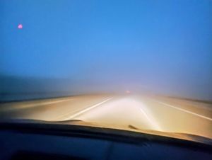 lód na ulicach i chodnikach oraz mgła