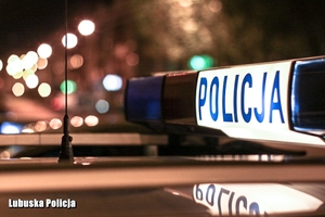 widok na miasta zza dachu radiowozu