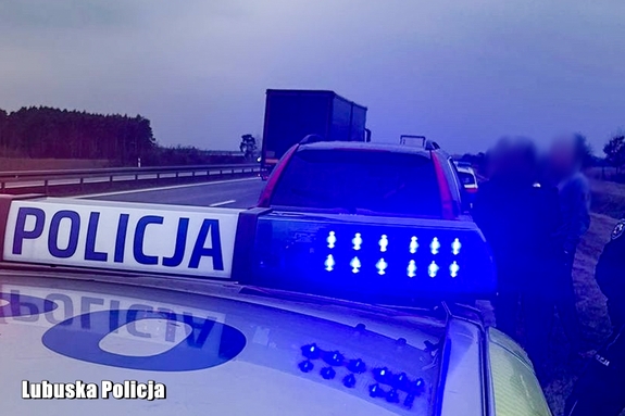 Skrajna nieodpowiedzialność pieszych na autostradzie