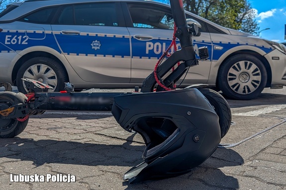 hulajnoga kask i radiowóz