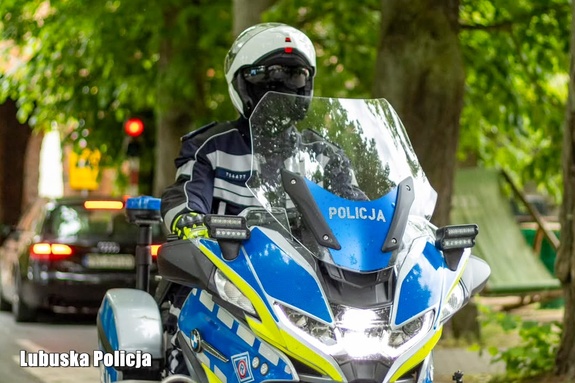 policjant motocykl
