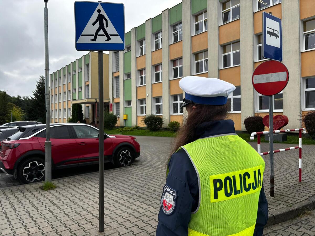 Policja w Świebodzinie patroluje drogi do szkół w pierwszych dniach września